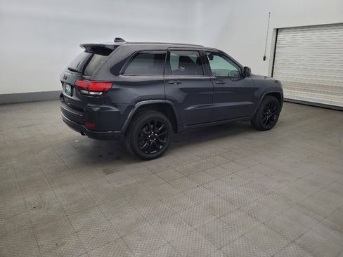 Used 2017 Jeep Grand Cherokee Altitude AWD/4WD image 10