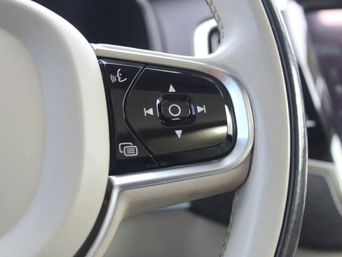 Used 2016 Volvo XC90 T6 Momentum w/ Momentum Plus Package image 28