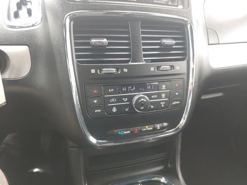 Used 2019 Dodge Grand Caravan GT FWD image 16