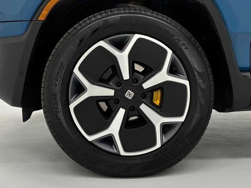 Used 2024 Rivian R1S Adventure image 9