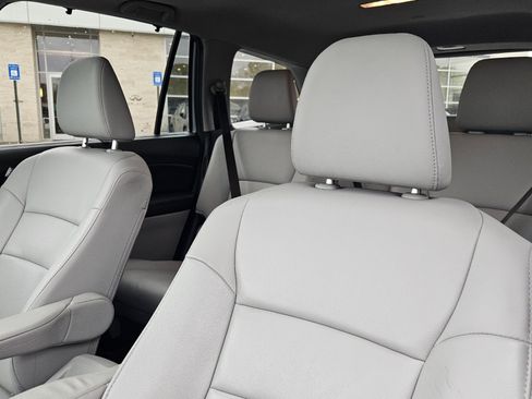 Used 2022 Honda Pilot Touring image 18