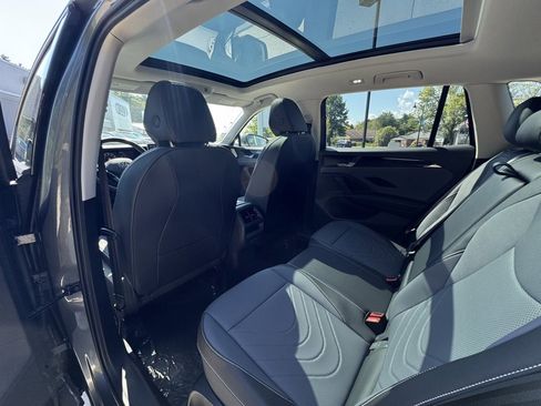 New 2025 Volkswagen Tiguan SE image 27