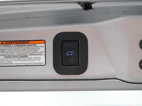 Used 2020 Toyota Sienna XLE w/ XLE Navigation Package FWD image 19