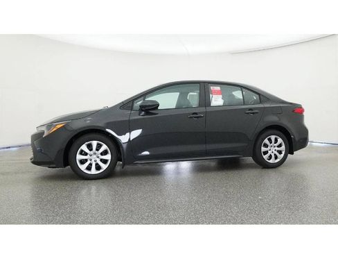 Used 2025 Toyota Corolla LE FWD image 23