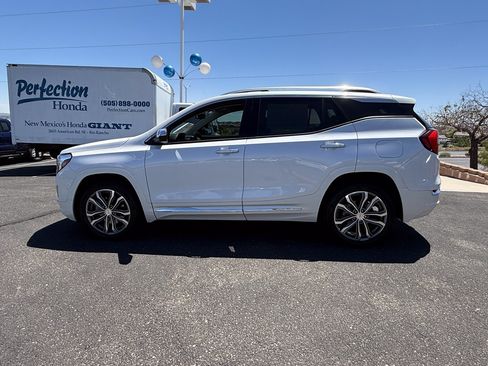 Used 2020 GMC Terrain Denali w/ Denali Premium Package AWD/4WD image 8