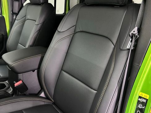 New 2025 Jeep Gladiator Sport image 16