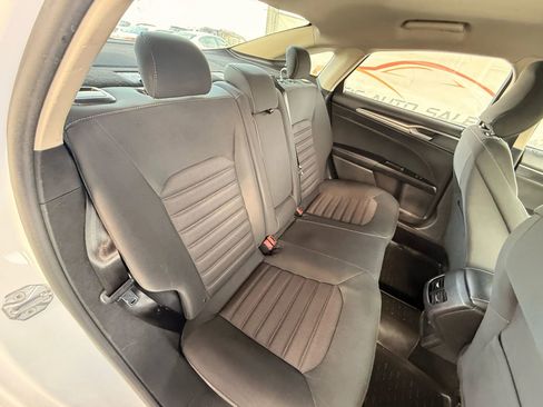 Used 2017 Ford Fusion SE w/ Fusion SE Technology Package image 23