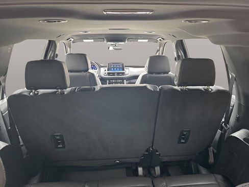 Used 2023 Chevrolet Suburban LT w/ Luxury Package AWD/4WD image 37