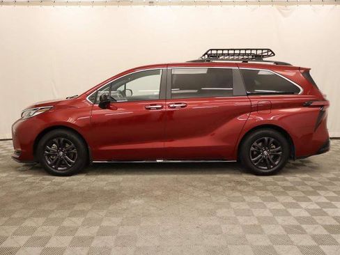Used 2024 Toyota Sienna XSE w/ XSE Plus Package AWD/4WD image 13
