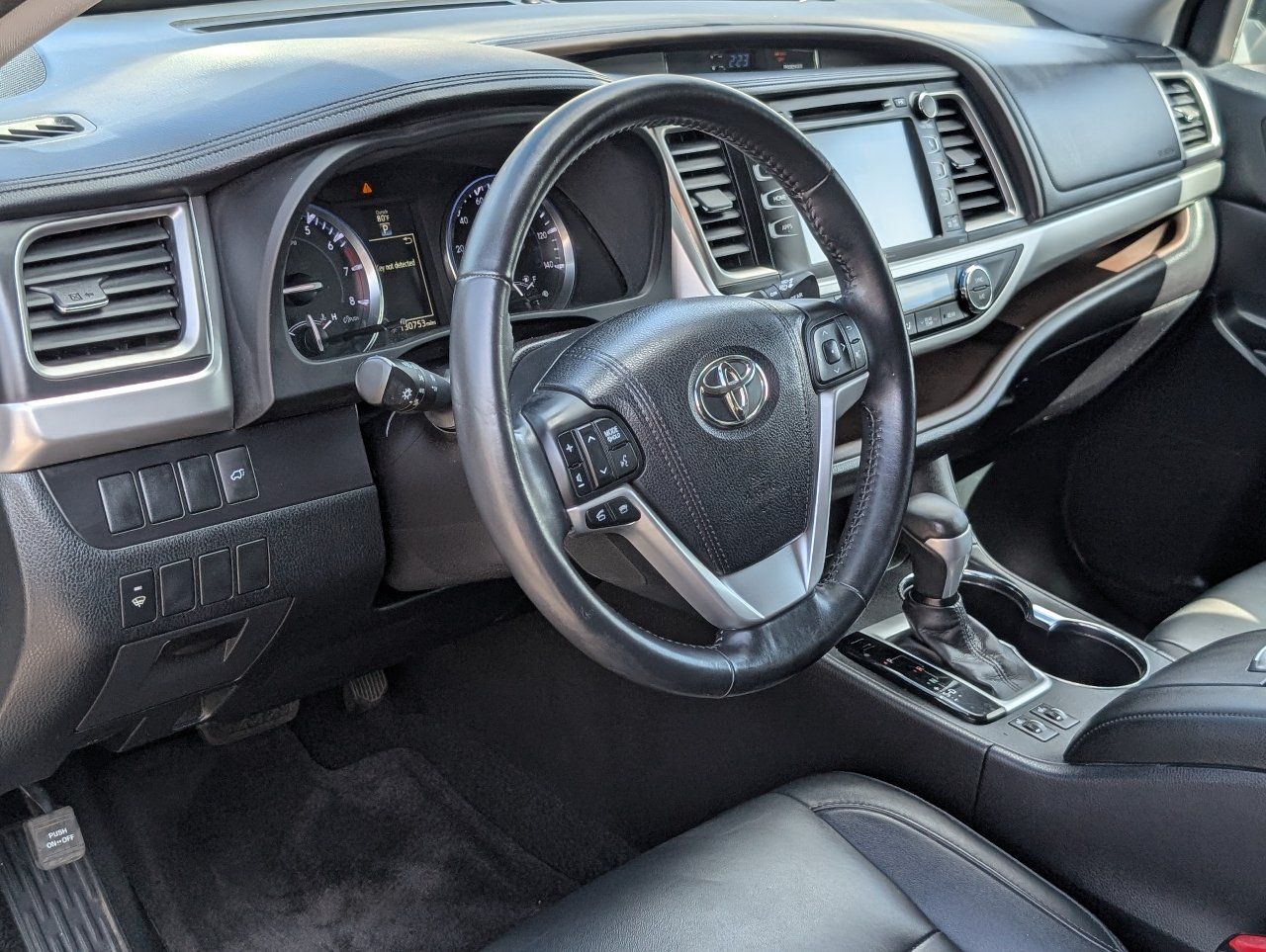 Used 2015 Toyota Highlander XLE AWD/4WD image 15