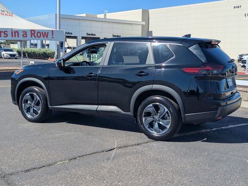 Used 2024 Nissan Rogue SV FWD image 4