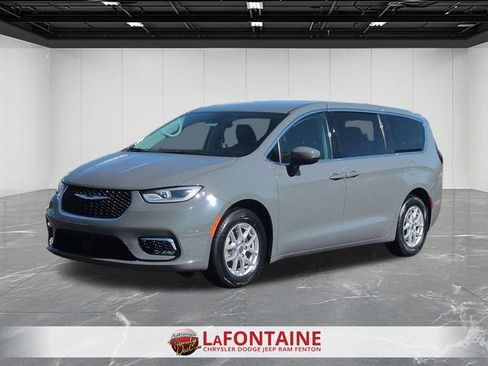 Used 2023 Chrysler Pacifica Touring-L FWD image 1