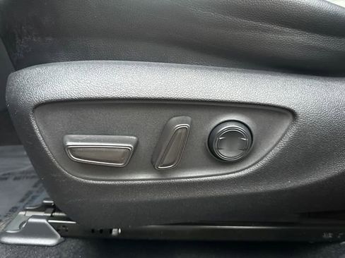 Used 2020 Toyota Highlander XLE image 30