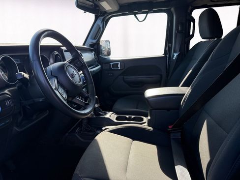 Used 2023 Jeep Wrangler Unlimited image 9