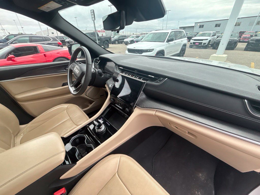 Used 2023 Jeep Grand Cherokee Limited w/ Luxury Tech Group II AWD/4WD image 19