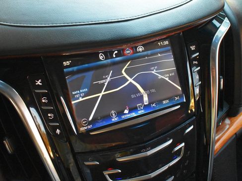 Used 2015 Cadillac Escalade Premium image 25