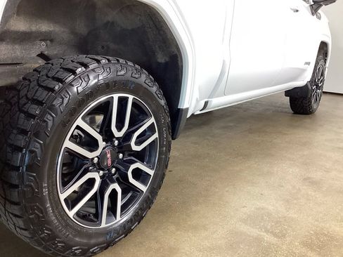 Used 2025 GMC Sierra 1500 AT4 w/ AT4 Preferred Package AWD/4WD image 9