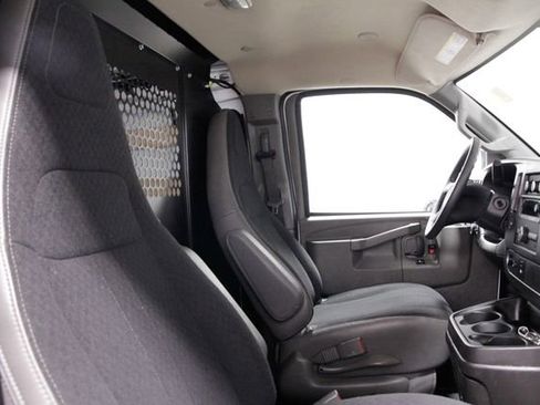 Used 2024 GMC Savana 2500 w/ Driver Convenience Package image 12