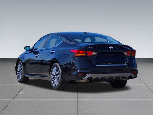 Used 2025 Nissan Altima 2.5 SV FWD image 4
