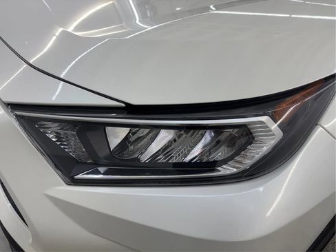 Used 2021 Toyota RAV4 XLE Premium FWD image 32