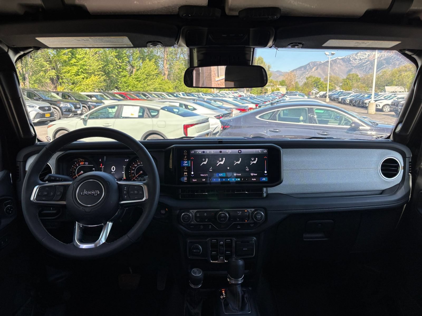 Used 2025 Jeep Wrangler Unlimited Sahara AWD/4WD image 32
