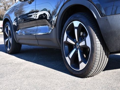 Used 2019 Volvo XC40 T5 Momentum image 9