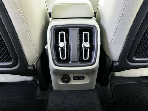 Certified 2025 Volvo XC40 B5 Plus w/ Protection Package Premier image 20