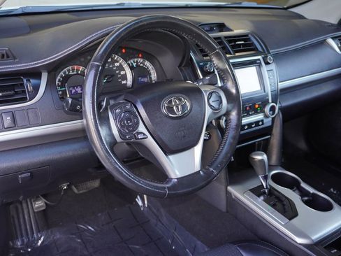Used 2014 Toyota Camry SE image 11