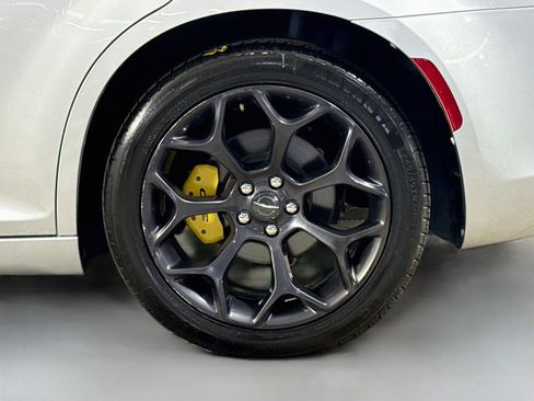 Used 2020 Chrysler 300 S RWD image 37