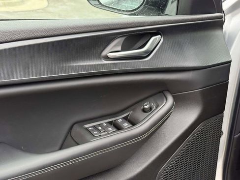 New 2025 Jeep Grand Cherokee Altitude AWD/4WD image 33