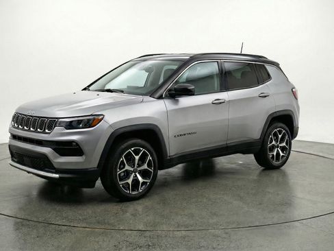 Used 2025 Jeep Compass Limited AWD/4WD image 3