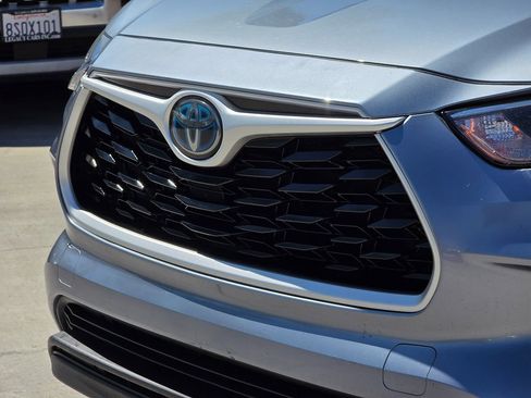 Used 2020 Toyota Highlander XLE image 8