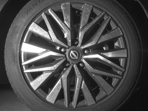 Used 2025 Nissan Altima 2.5 SV FWD image 16
