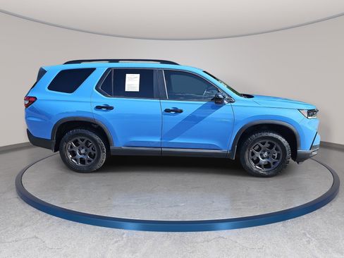 Used 2025 Honda Pilot TrailSport image 4