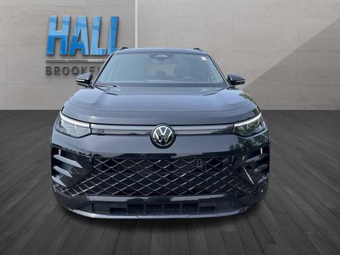 Certified 2025 Volkswagen Tiguan SE R-Line AWD/4WD image 9