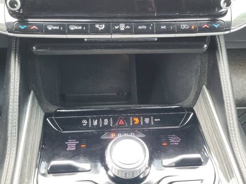 Used 2022 Jeep Wagoneer Series III AWD/4WD image 17