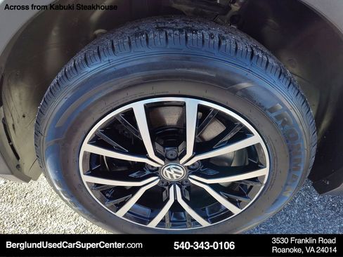 Used 2021 Volkswagen Tiguan SE w/ Panoramic Sunroof Package image 10