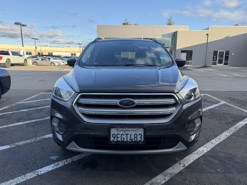 Used 2018 Ford Escape SE w/ SE Sync 3 Package image 2