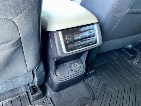 Used 2023 Subaru Ascent Premium w/ Convenience Package AWD/4WD image 26