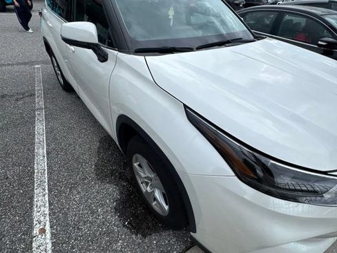 Used 2021 Toyota Highlander L FWD image 5