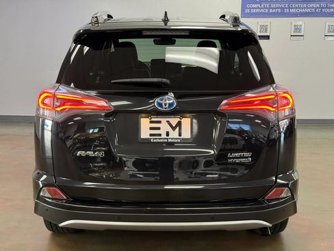 Used 2017 Toyota RAV4 Limited w/ Carpet Mat Package AWD/4WD image 6