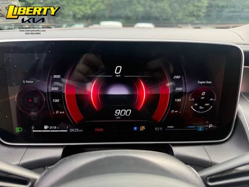Used 2024 Mercedes-Benz GLC 300 4MATIC image 13