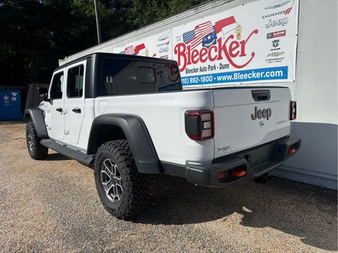 Used 2024 Jeep Gladiator Mojave w/ Technology Group AWD/4WD image 8