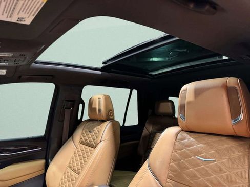 Used 2021 Cadillac Escalade Premium Luxury image 26