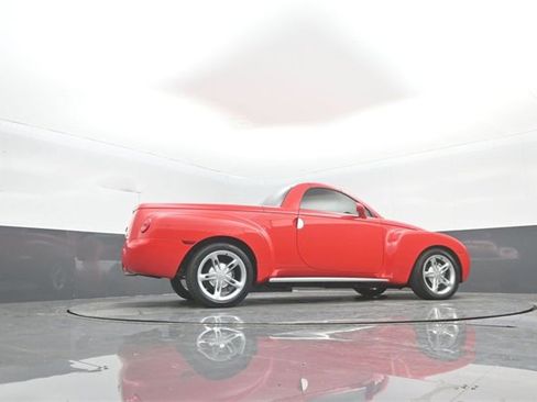 Used 2004 Chevrolet SSR w/ Preferred Equipment Group image 33