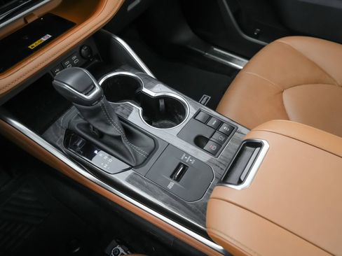 Used 2024 Toyota Highlander Platinum image 22