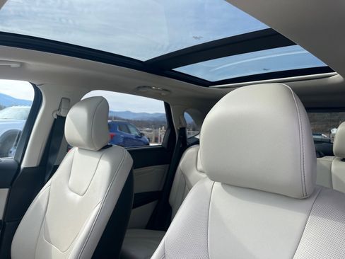 Used 2018 Ford Edge Titanium w/ Equipment Group 302A image 7