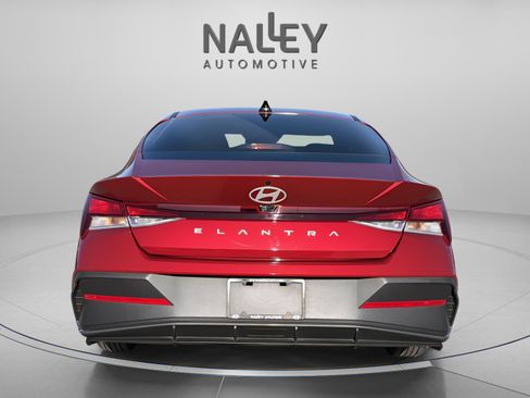 Used 2025 Hyundai Elantra SE image 4