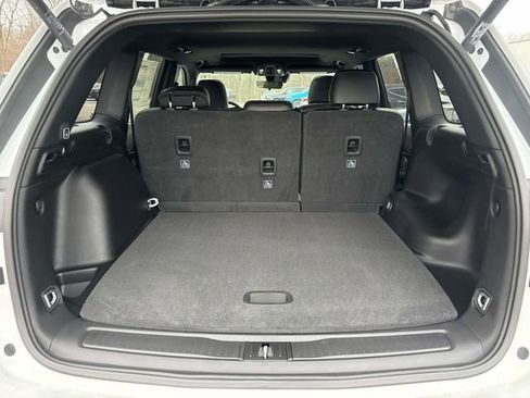 New 2025 Jeep Grand Cherokee Altitude image 4