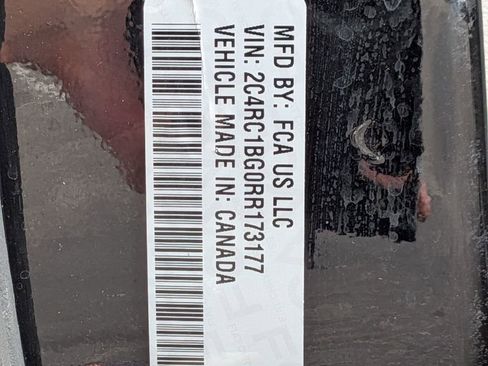 Used 2024 Chrysler Pacifica Touring-L FWD image 26